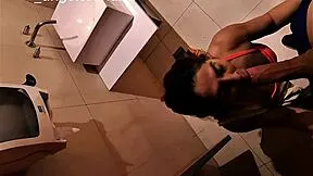 no se aguanto nada me dio terrible mamada en el bano y ascensor con creampie anal