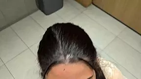 tengo sexo en el baño del centro comercial