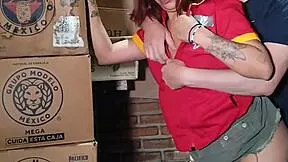Cajera inocente del oxxo sexo en la bodega de la tienda