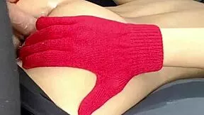 Pequeña thai papi alguien entro a la habitacion de mama para follarme el culo