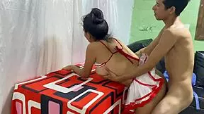 le ordeno sus grandes senos a la novia