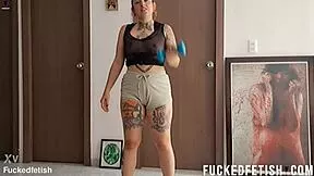 she does a workout and pees on her pants
