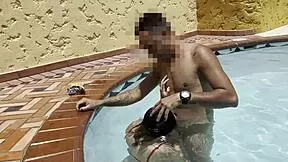 Follada amateur en el agua con flaca latina de 18 anos