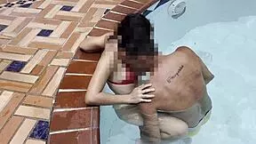 Follada amateur en el agua con flaca latina de 18 anos