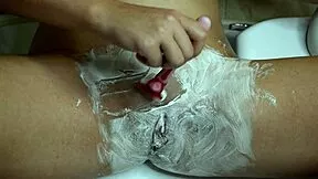 shaving my tight pussy close up with razor