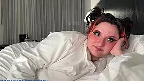 Curvy Stepsis Learns Soaking Rules In Hotel Bed