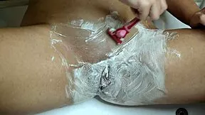 shaving my tight pussy close up with razor