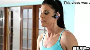 Teen stepdaughter shyla jennings sucks milf stepmom india summer after kissing