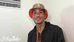 aluno fode secretamente com namorado na escada e goza