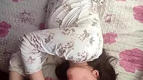 pijamada con mi hermanastra culona shaking her big ass