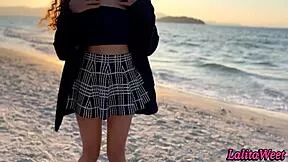 passeio na praia com minha nova aluna ela é uma safada exibicionista
