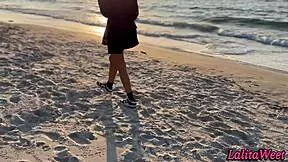 passeio na praia com minha nova aluna ela é uma safada exibicionista