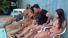 Fodi com o casado escondido da esposa na piscina