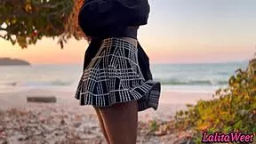 passeio na praia com minha nova aluna ela é uma safada exibicionista