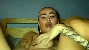 jucielussie masturbate pussy and nipple clamps
