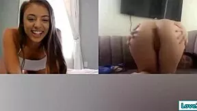 fodendo deitada e de quatro com cara safado no motel