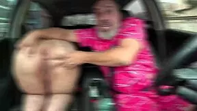 A Chubby Gostosa Dando O Cuzinho Com Vontade Nas Ruas Na Carona