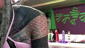 Glasses & fur lingerie tattooed cutie creams on her dildo slowly