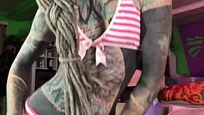 Glasses & fur lingerie tattooed cutie creams on her dildo slowly