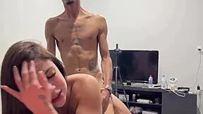 eu e meu namorado fomos pegos no flagra pelo padrasto