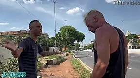 novinha caridosa ofereceu agua e bucetinha