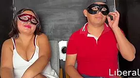 Hotwife Folla En Glory Hole Mientras Su Cornudo Solo Observa