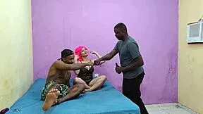 Meu marido corno mim liberou pra sentar no pau do vizinho