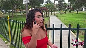 vecina culona despechada recibe consuelo y verga de peruano