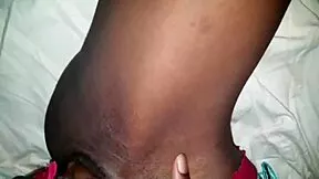 jeune etudiante se masturbe