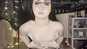 Goth girl spreads and shakes her tight ass