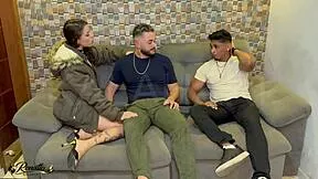 amigo pauzudo fode casada safada esposa do amigo enquanto o corno estava ausente