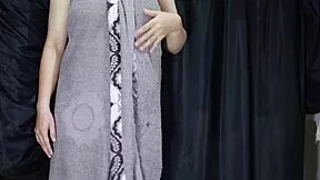 Bokep indo cewek bening nyobain dress satin barunya sambil colmek
