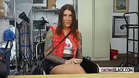 Tattooed babe in raw high-def action