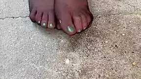 Dirty feet and a footjob guide