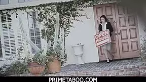 Busty agent seduces homebuyer on site
